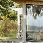 Feel The Nature Inside In Architect-designed Gem 別荘