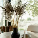 別荘 Feel The Nature Inside In Architect-designed Gem *